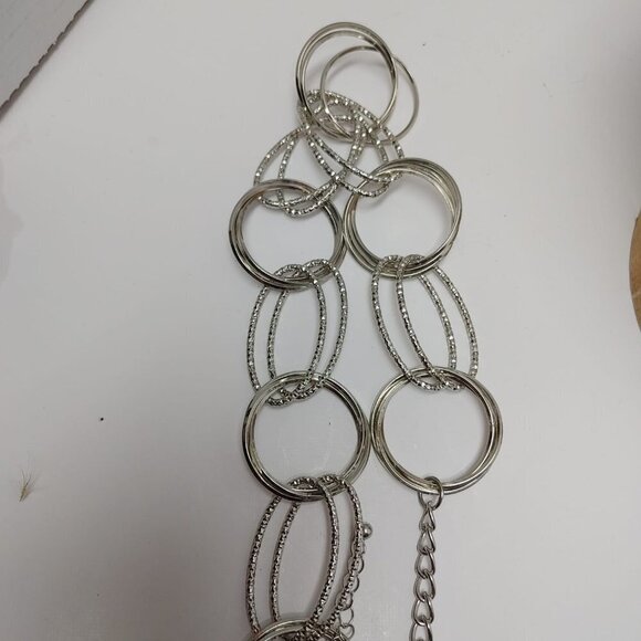 ⭐️3/$30 Hammered Link Silver Tone Necklace Modern Classic doble Large Circles - Picture 4 of 5